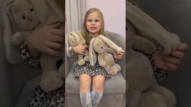 МАДОУ №135 стихотворение "Зайка в витрине" А.Барто, исполняет Шевчук Арина, 3 года смотреть онлайн