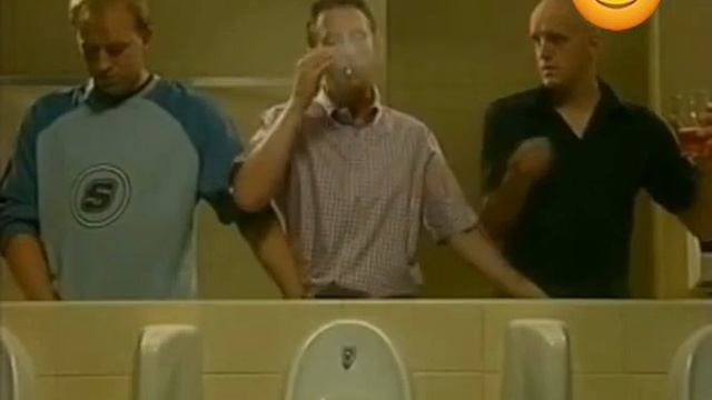 Старый прикол. Мужская солидарность в туалете? #приколы2022 смотреть онлайн