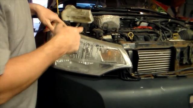 Ford Focus lower radiator hose replacement. Best way to access the engine block connection. смотреть онлайн
