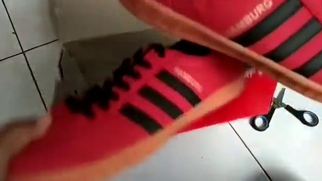 Unboxing sepatu hambrug dan jaket tracktop смотреть онлайн