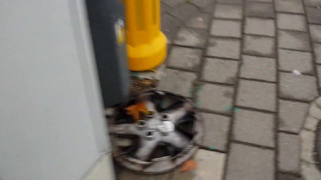Epic find! Renault Megane hubcap. смотреть онлайн