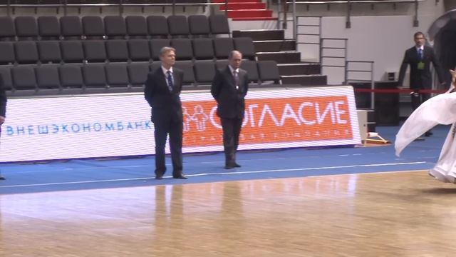 Юниоры-2, 10 танцев, Финал (презентация пар, стандарт) смотреть онлайн