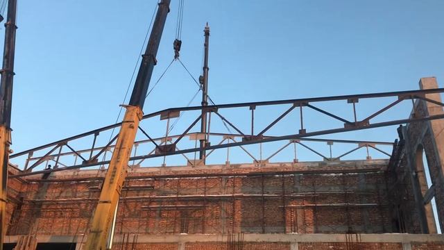 Монтаж ферм 3 автокранами xcmg 25,50,65 тонн смотреть онлайн