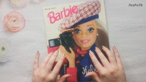 АСМР Листаю журнал Барби с наклейками Альбом из 90-х Barbie Holiday Близкий шепот, руки, ASMR