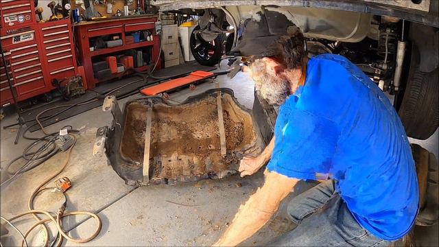 How to Fuel Tank Tuck a 99-04 Jeep Grand Cherokee WJ Part 1 смотреть онлайн