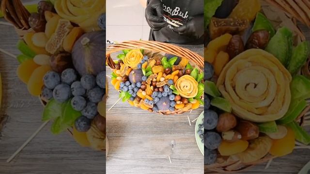 Мастер класс по сборке корзины из ягод и сухофруктов, цукат, инжира. Школа фуд-флористики СпецБукет смотреть онлайн