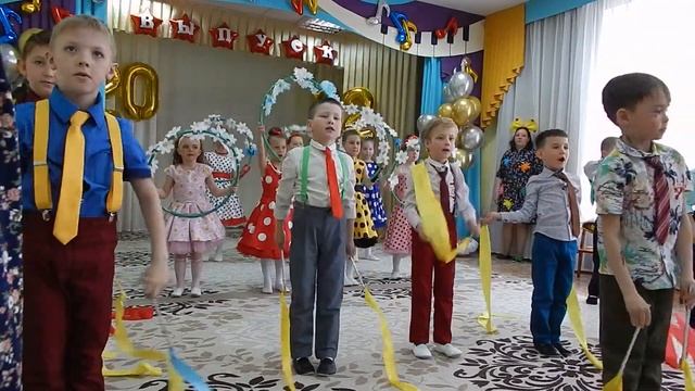 С лентами и обручами смотреть онлайн