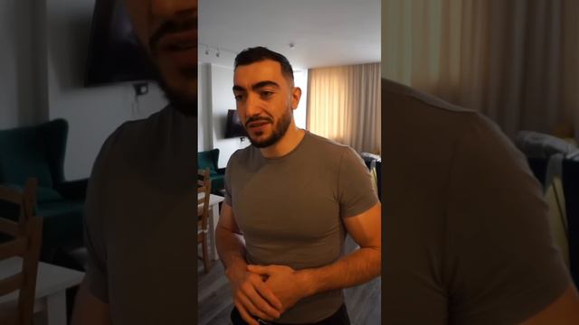 А ты снимаешь обувь в гостях?😂 #традиции #армяне смотреть онлайн