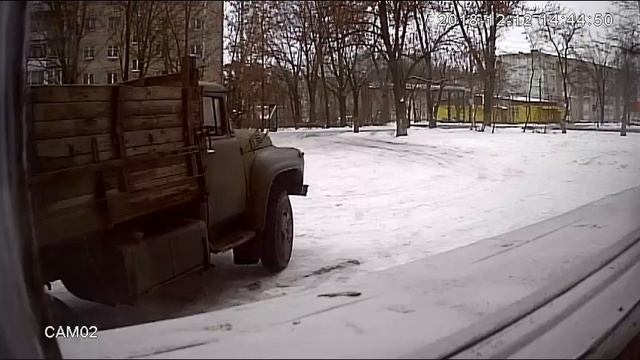 Рославль 12 Микрорайон Красноармейская 13 на машине песок под окна высыпают смотреть онлайн