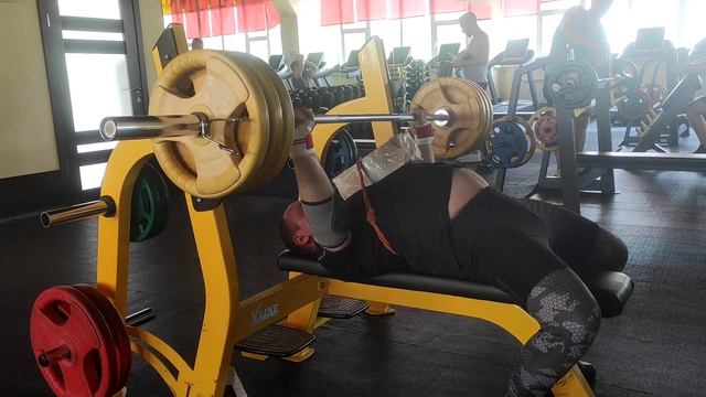 Д 4: Жим лежа соревновательный на брусок 10см, 1ПМ, 110 кг, 8 подход. смотреть онлайн