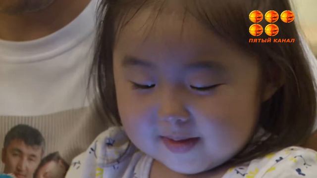 2-летней Айкумис необходимо самое дорогое лекарство в мире. смотреть онлайн