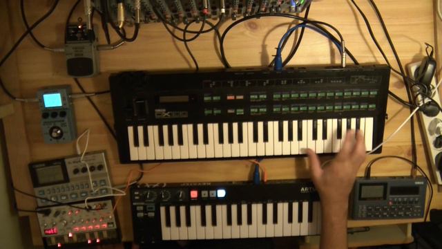 Acid JAM DR-110 Volca Bass DX-100 and SU10 смотреть онлайн