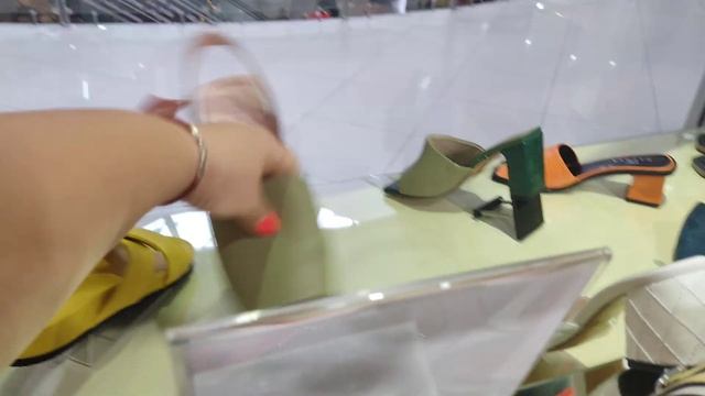 т.ц Донецк Сити..магазин Mario Muzi..скидки..вся летняя обувь 3000 руб смотреть онлайн