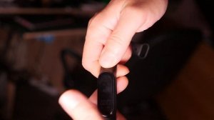 ми банд как вытащить смарт часы из ремешка