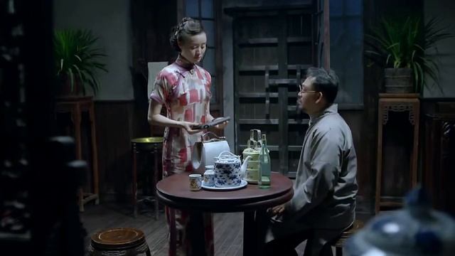 【抗日電影】牙醫通緝犯身份慘遭暴露，美女出手將目擊者漢姦擊斃，結果大佐發怒將牙醫大刑伺候！ ！ смотреть онлайн