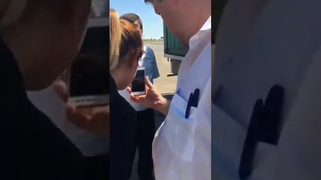Видео БлиNКом Девушка полицейский приносит свои извинения за коллег из патрульной полиции 2 смотреть онлайн