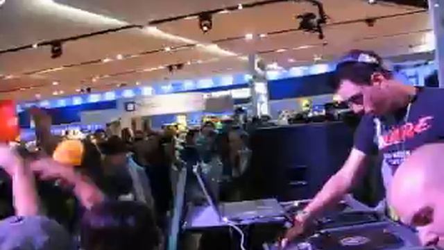 Travis Barker & DJ AM смотреть онлайн