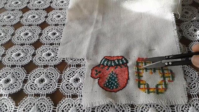 Новогодние игрушки "Варежки" смотреть онлайн