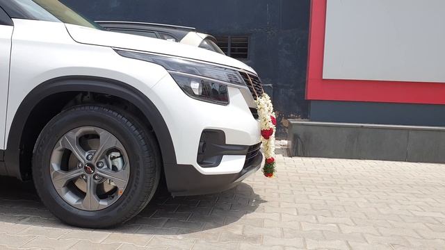 First Delivery Video of New Kia Seltos | New Logo | ft. New Sonet | Exterior, Interior & Driving 4K смотреть онлайн