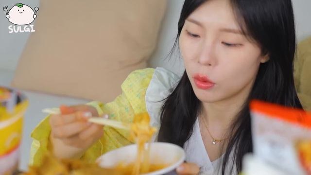 ASMR MUKBANG| 편의점 직접 만든 불닭 떡볶이 소세지 김밥 먹방 & 레시피 FRIED CHICKEN AND Tteokbokki EATING смотреть онлайн