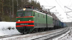 "Всё ещё зелёный!" ВЛ10-1443 с грузовым поездом