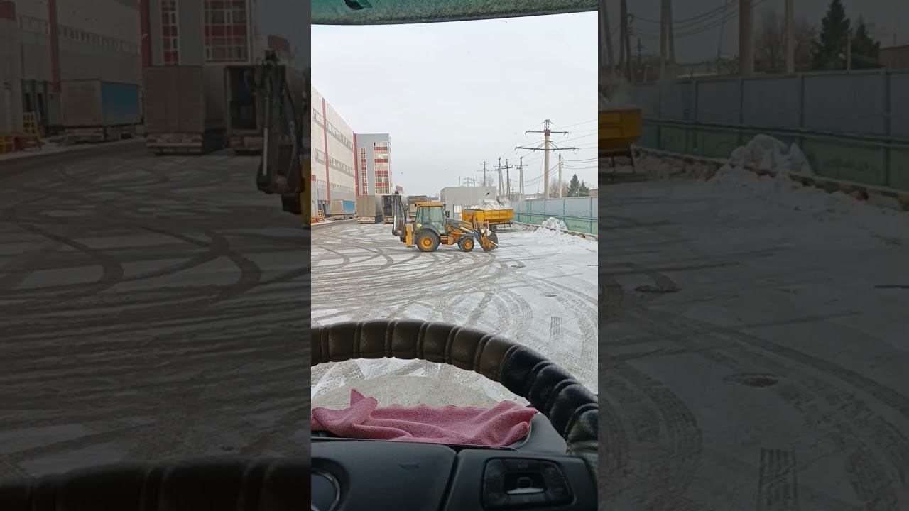 Тракторист дрифтует. Дальнобойщики. Деловые линии. Водитель категории Е. смотреть онлайн