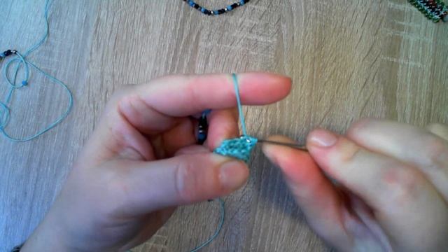 Как сделать вязаный браслет своими руками. Просто и дешево. Пошаговый мастер класс. смотреть онлайн