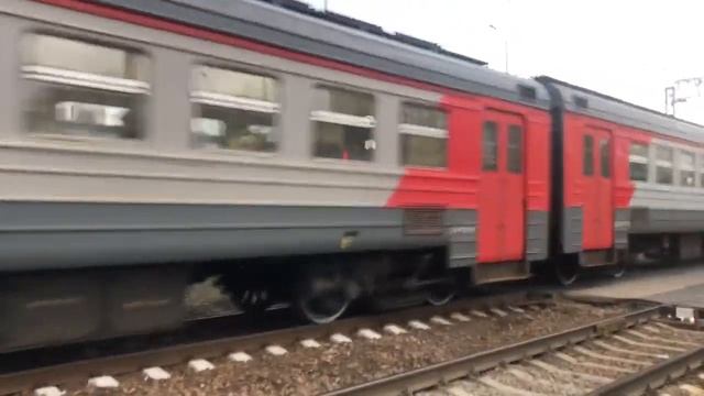 ? ЭД4М-0104 отправляется с платформы Удельная, сообщением Выборг - Санкт-Петербург [АРХИВ 2022].