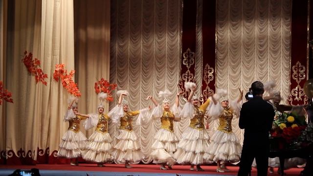 45 лет АБТ "Айгуль". Танец-поздравление от коллектива "Арман". г. Рудный смотреть онлайн
