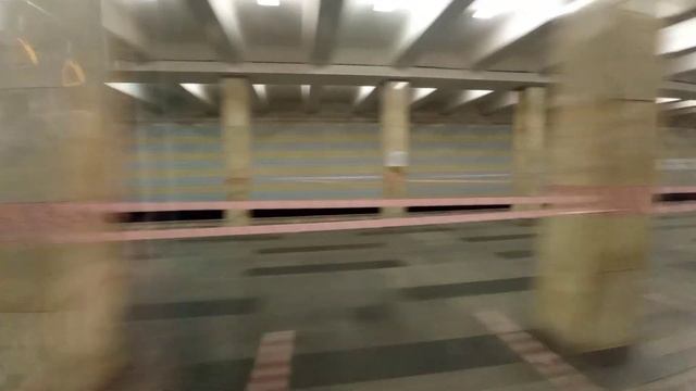 Временно закрытая станция метро Проспект Вернадского. смотреть онлайн