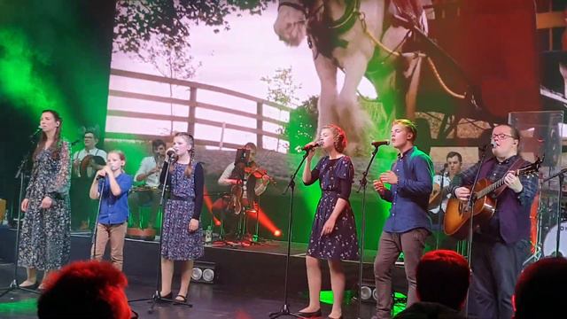 Will ye go, Lassie go - Angelo Kelly смотреть онлайн