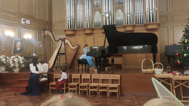 Маленький командир. С.М. Майкапар. Фортепиано. Мария Сонкина 6 лет. смотреть онлайн