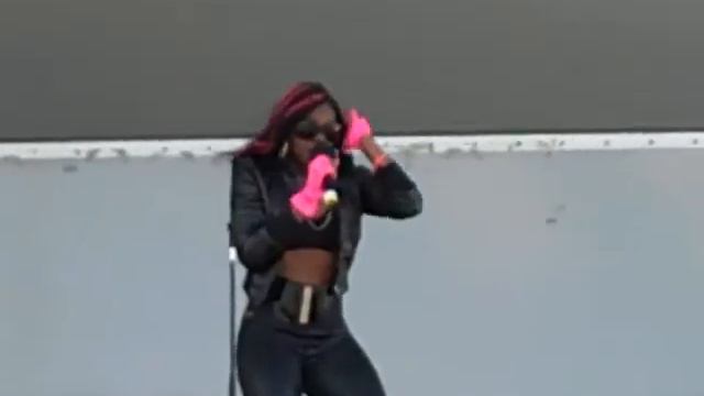Lady Pinque sings Knock U Down & Energy by Keri Hilson - Need U Bad by Jasmine Sullivan смотреть онлайн