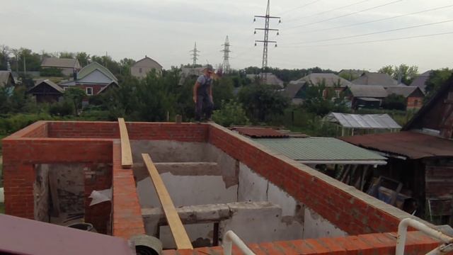 Смеялась вся улица когда я начал делать из разрушенного хлева шикарный домик с мастерской ? смотреть онлайн