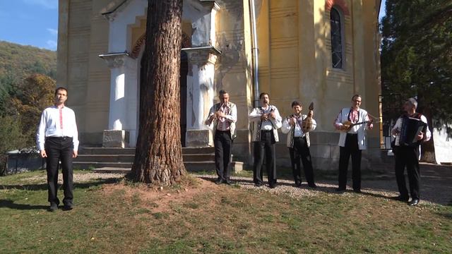 "Черешка е цвет цветила" - орк. "Цветница" и Светослав Старипавлов смотреть онлайн