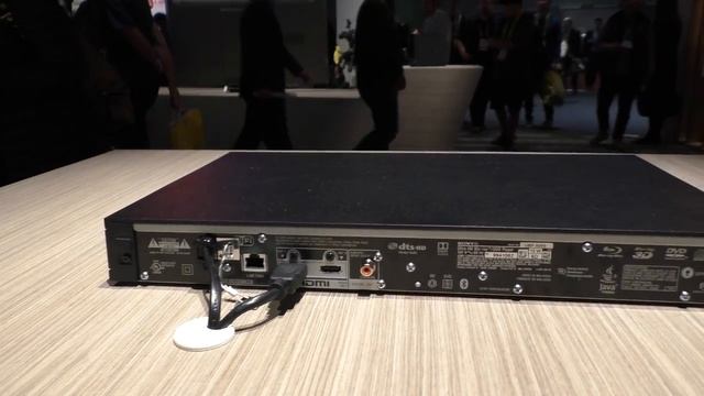 SONY UBP-X800 4K Blu-ray Player @ CES 2017 смотреть онлайн
