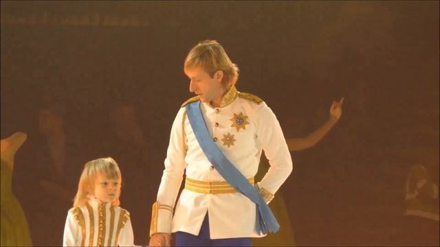 Вместе на одном льду. Отец и сын Плющенко в шоу Золушка. смотреть онлайн