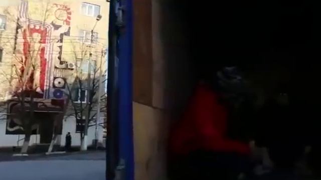 Между нами тает лед по шахтински смотреть онлайн