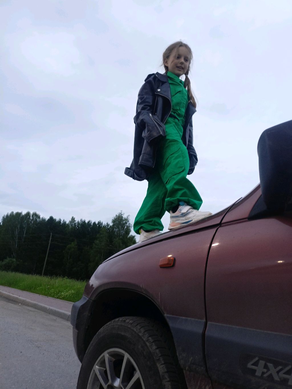 обучаю залезать на турник