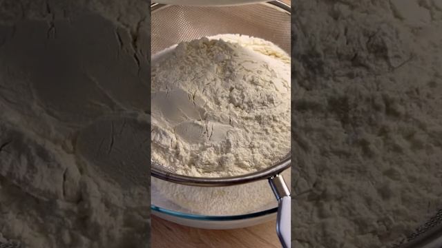 Сладкие блины с вишневым сиропом