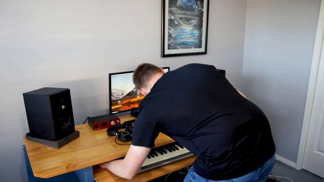 Best Setup for a Music Studio Desk смотреть онлайн