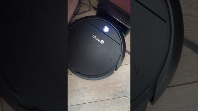 Работа пылесоса IBoto X220G Aqua (часть 1)