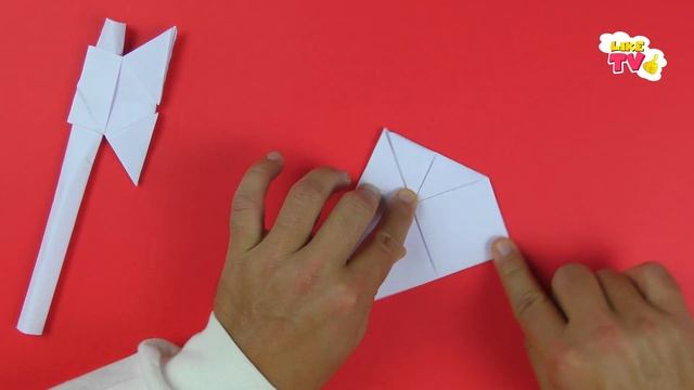 Как сделать топор из бумаги А4 своими руками. Оригами топорик алебарда. Оружие из бумаги смотреть онлайн