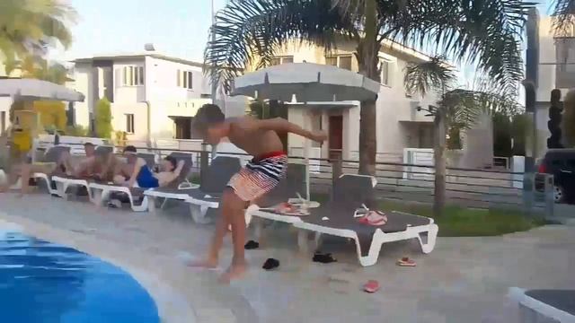 Сальто в бассейн смотреть онлайн