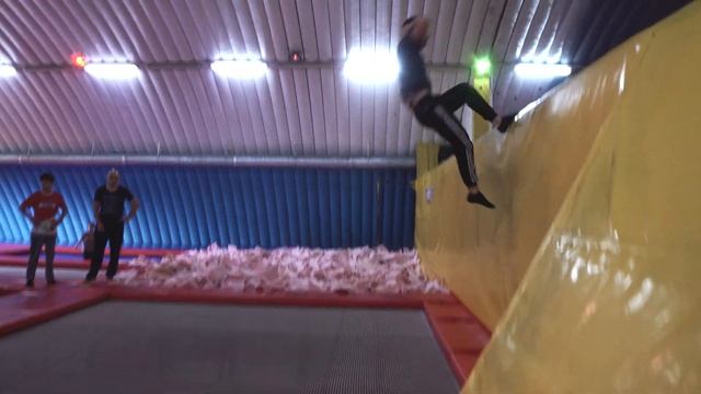 Батутный комплекс "Flight" (полёт) в городе Кисловодске. Спортивно-развлекательный центр. смотреть онлайн