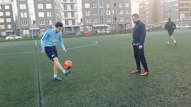 Держим мяч на весу