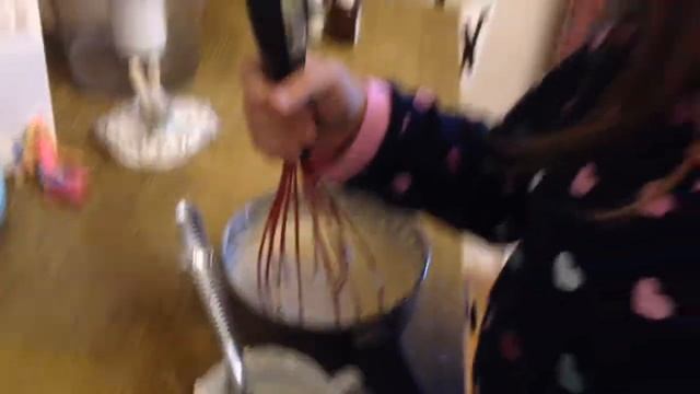 Соня готовит оладьи смотреть онлайн