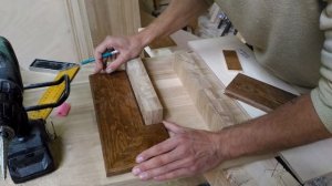 Вариант отделки лестницы возле стены, что мне больше всего понравилось.