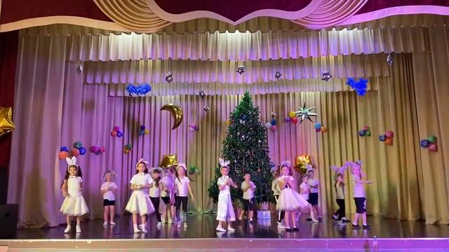 Танцевальный коллектив «Конфетти». Танец «Зайчик, который никого не боялся» смотреть онлайн