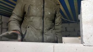 Плюсы и минусы кладки газобетона на клей пену